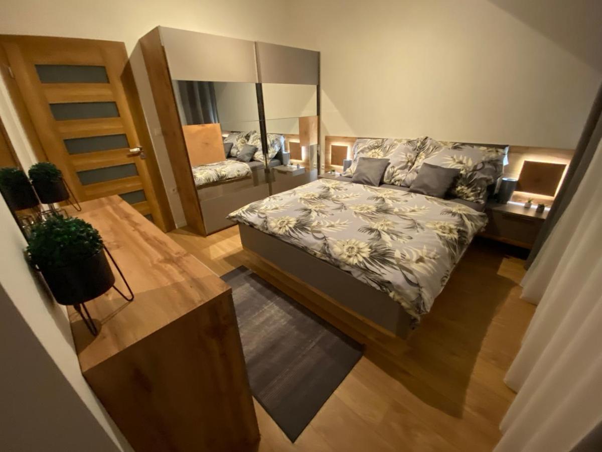 Apartment Mala Praha & Parking In The Garage Жилина Экстерьер фото